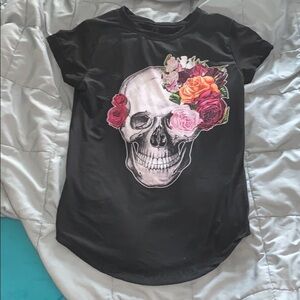 S flowers and skull shirt